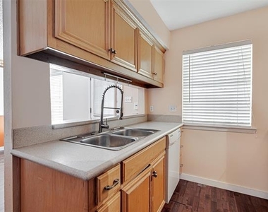 601 St Charles Drive - Photo Thumbnail 13
