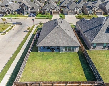 2740 Lisa Maria Street - Photo Thumbnail 18