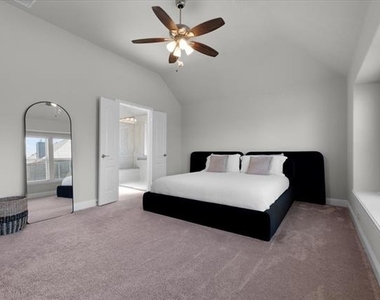 2740 Lisa Maria Street - Photo Thumbnail 14