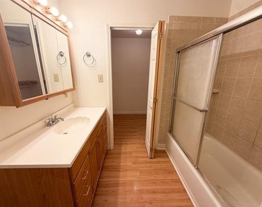 1005 S Carlton Street - Photo Thumbnail 13