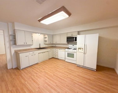 1005 S Carlton Street - Photo Thumbnail 8