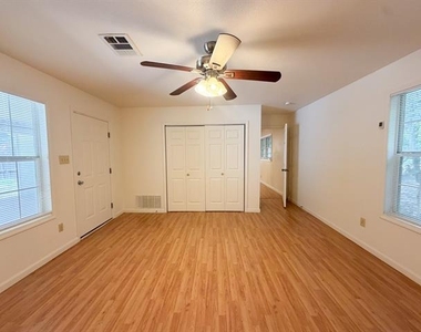 1005 S Carlton Street - Photo Thumbnail 11