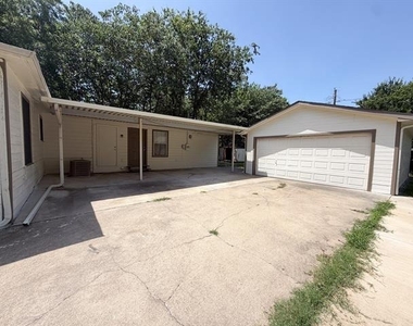 1005 S Carlton Street - Photo Thumbnail 2