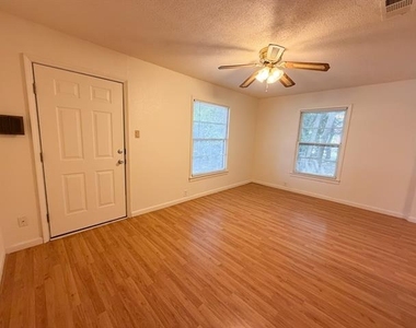 1005 S Carlton Street - Photo Thumbnail 5