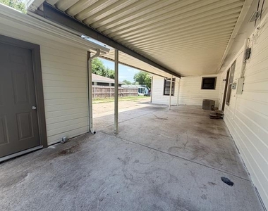 1005 S Carlton Street - Photo Thumbnail 4