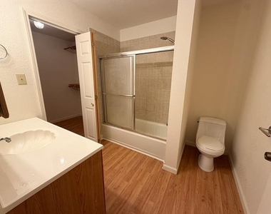 1005 S Carlton Street - Photo Thumbnail 12