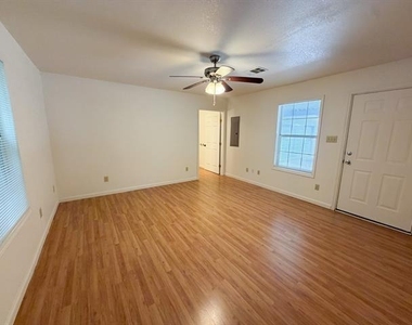 1005 S Carlton Street - Photo Thumbnail 10