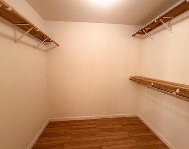 1005 S Carlton Street - Photo Thumbnail 14