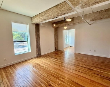 3721 N Hall Street - Photo Thumbnail 3