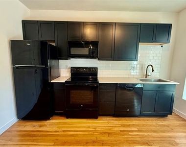 3721 N Hall Street - Photo Thumbnail 4