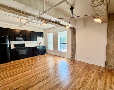 3721 N Hall Street - Photo Thumbnail 1