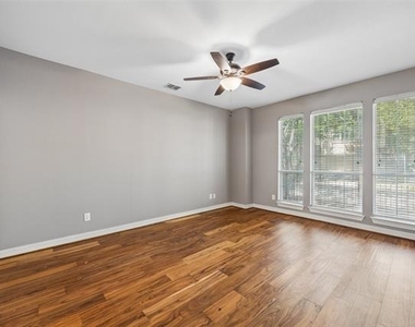 3943 N Hall Street - Photo Thumbnail 11