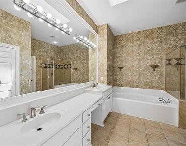 3943 N Hall Street - Photo Thumbnail 7