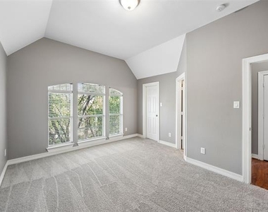 3943 N Hall Street - Photo Thumbnail 25