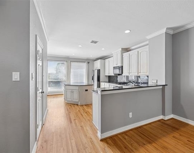 3943 N Hall Street - Photo Thumbnail 18