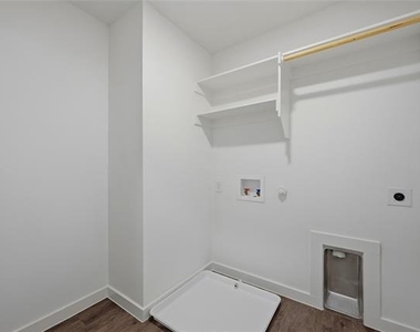 227 W Bond Street - Photo Thumbnail 21