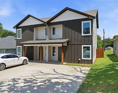 227 W Bond Street - Photo Thumbnail 2