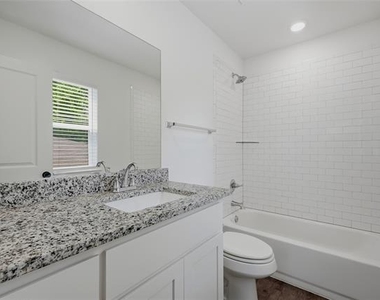 227 W Bond Street - Photo Thumbnail 17