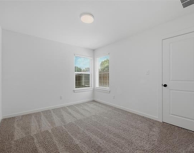 227 W Bond Street - Photo Thumbnail 13