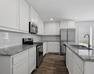 227 W Bond Street - Photo Thumbnail 8