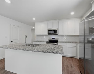 227 W Bond Street - Photo Thumbnail 10