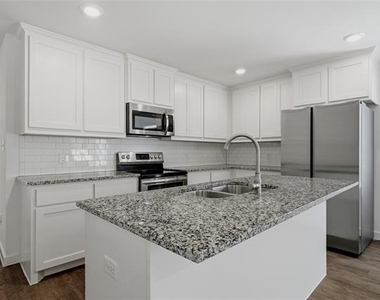 227 W Bond Street - Photo Thumbnail 7