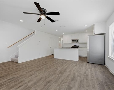 227 W Bond Street - Photo Thumbnail 6