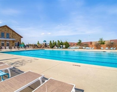 4031 Heatherton Drive - Photo Thumbnail 14