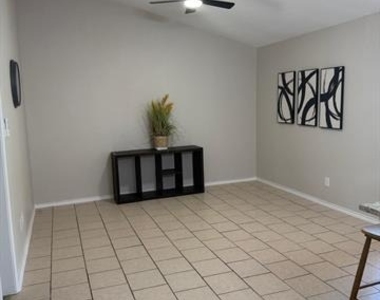 8510 Kensington Drive - Photo Thumbnail 14