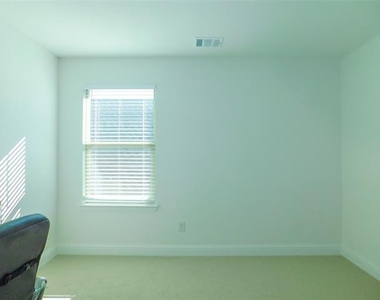 2457 Pinnacle Place - Photo Thumbnail 25
