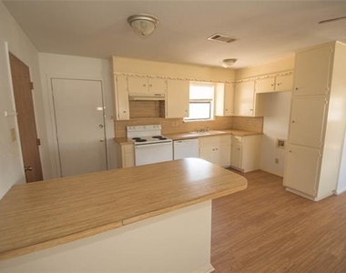 712 N Keith Street - Photo Thumbnail 5