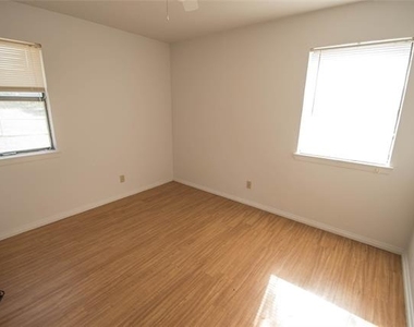 712 N Keith Street - Photo Thumbnail 11