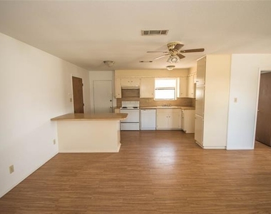 712 N Keith Street - Photo Thumbnail 3