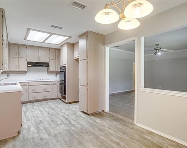 2400 Westpark Way Circle - Photo Thumbnail 6
