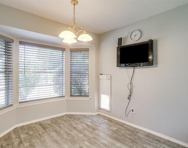 2400 Westpark Way Circle - Photo Thumbnail 5