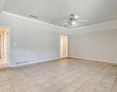 2400 Westpark Way Circle - Photo Thumbnail 4
