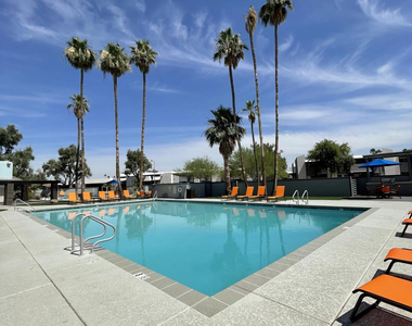 2627 N 45th Avenue - Photo Thumbnail 15