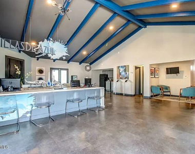 2627 N 45th Avenue - Photo Thumbnail 13