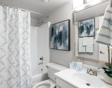 2627 N 45th Avenue - Photo Thumbnail 6