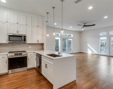5711 Ross Avenue - Photo Thumbnail 3