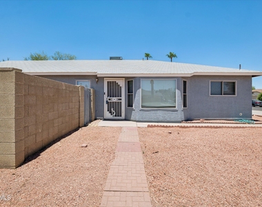 11904 N 76th Lane - Photo Thumbnail 2