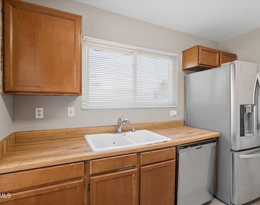 11904 N 76th Lane - Photo Thumbnail 6