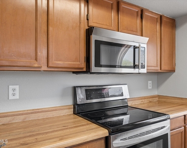 11904 N 76th Lane - Photo Thumbnail 7