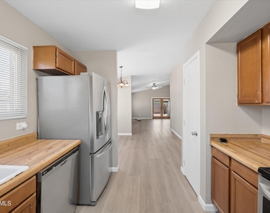 11904 N 76th Lane - Photo Thumbnail 8
