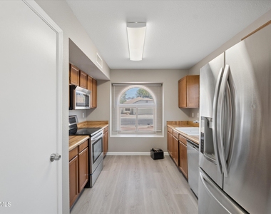 11904 N 76th Lane - Photo Thumbnail 5