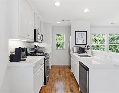 6131 Oram Street - Photo Thumbnail 4