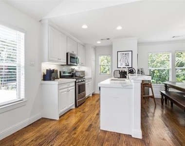 6131 Oram Street - Photo Thumbnail 3