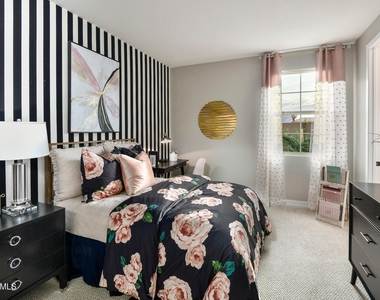 1383 E Sagittarius Place - Photo Thumbnail 8