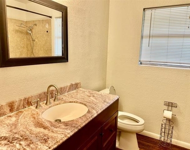 4909 Dalevale Court - Photo Thumbnail 12