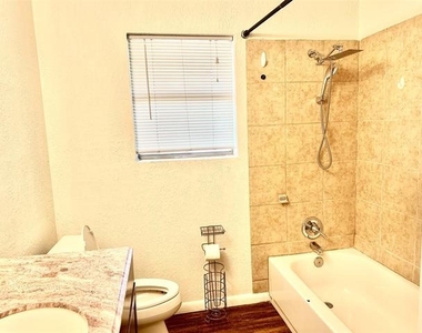 4909 Dalevale Court - Photo Thumbnail 13